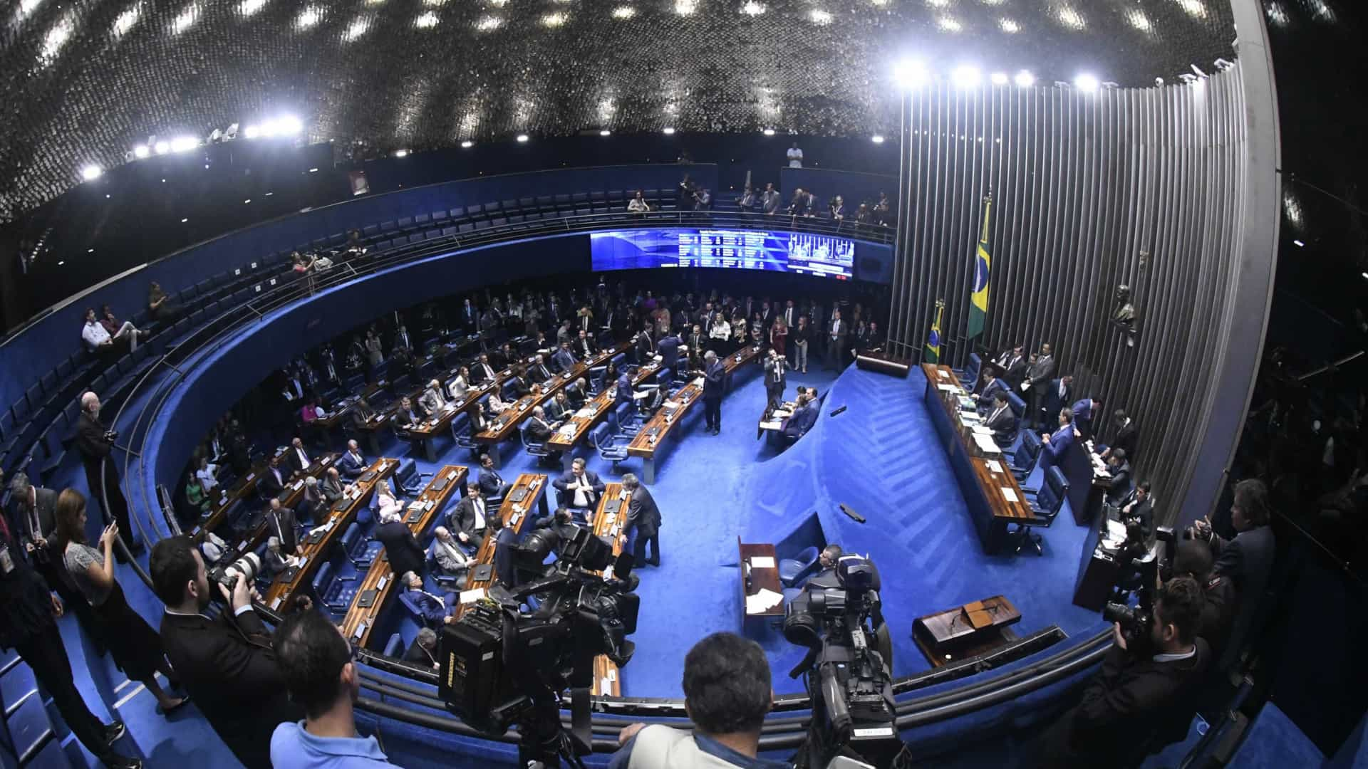 PEC que retira do governo poder sobre Orçamento deve ser votada hoje