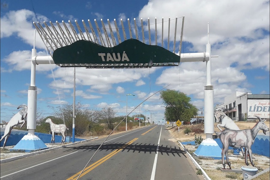 Justiça condena ex-secretária de Tauá por adquirir imóvel do marido sem licitação