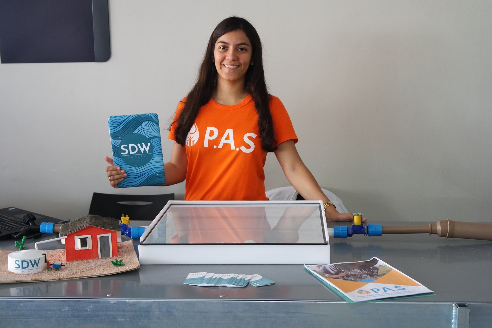 Estudante da BA cria tecnologia para filtrar água através da luz solar em regiões do semiárido e leva prêmio nos EUA