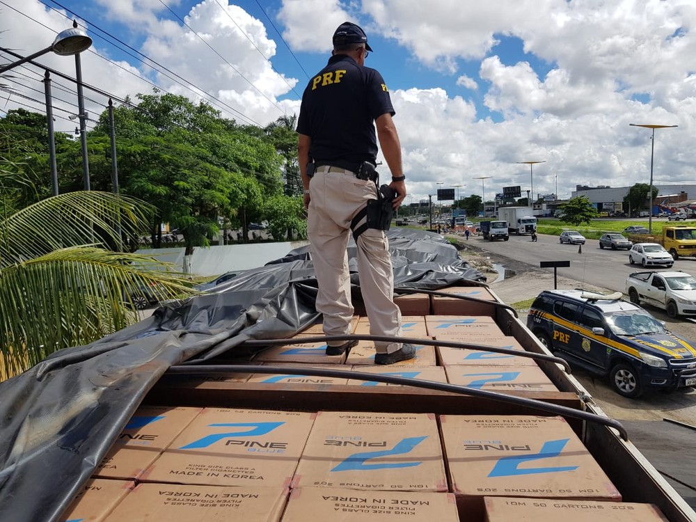 Quatrocentas mil carteiras de cigarro contrabandeadas são apreendidas na BR-101