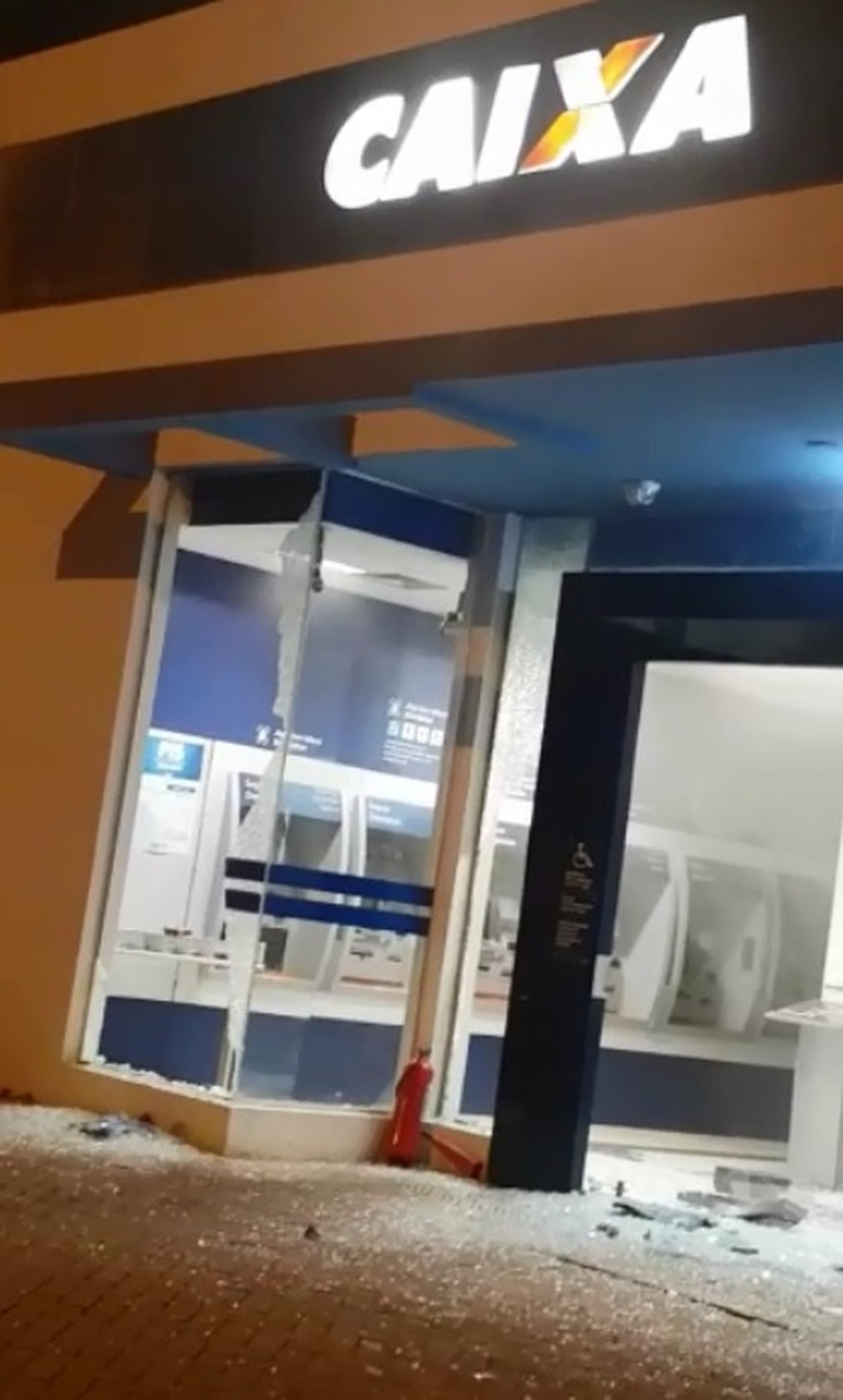 Criminosos explodem caixas eletrônicos de dois bancos em São Miguel, RN