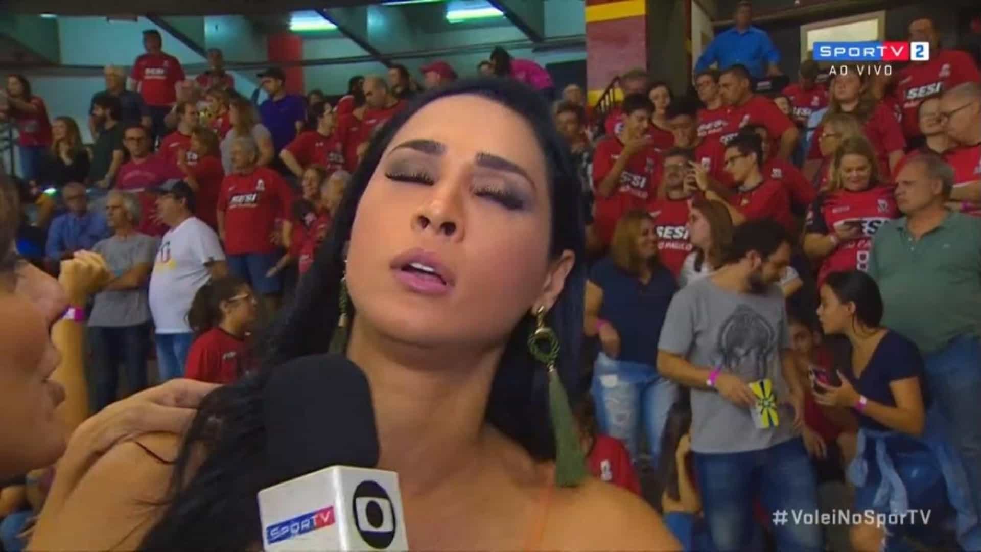 Jaqueline desmaia durante entrevista na final da Superliga de vôlei