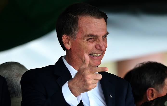 Bolsonaro assina nesta terça decreto que flexibiliza regras para porte de arma por colecionador