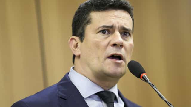 Moro demite delegado da PF investigado por receber propina