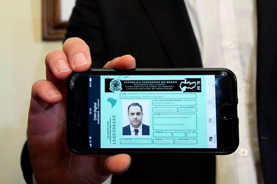CNH e CRLV digitais: tudo o que você precisa para ter os documentos do veículo no celular