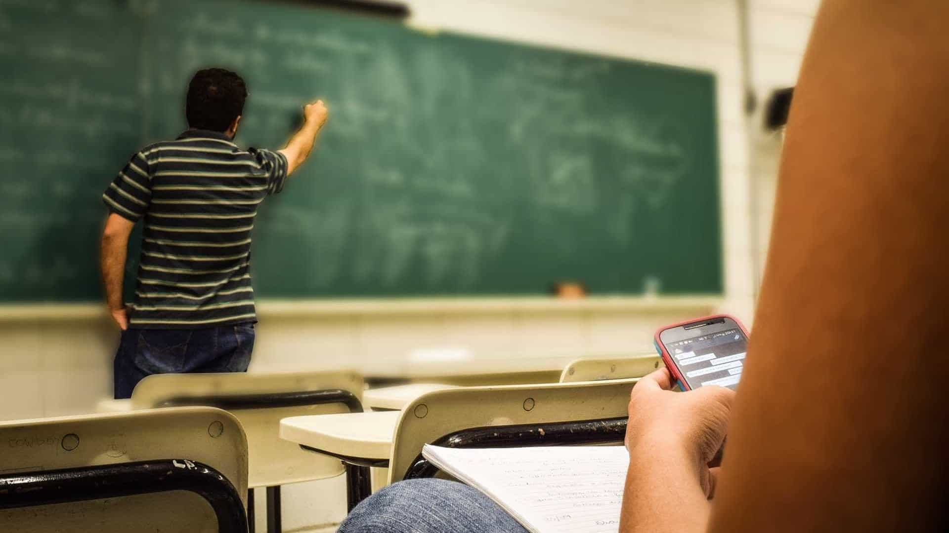 Pelo 2º ano, professores recorrem à Justiça para manter direitos
