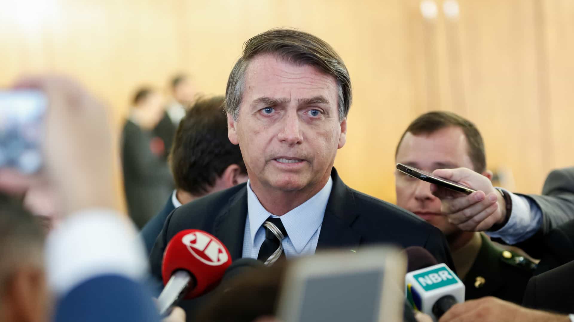 Governo vai corrigir tabela do IR em 2020 pela inflação, diz Bolsonaro