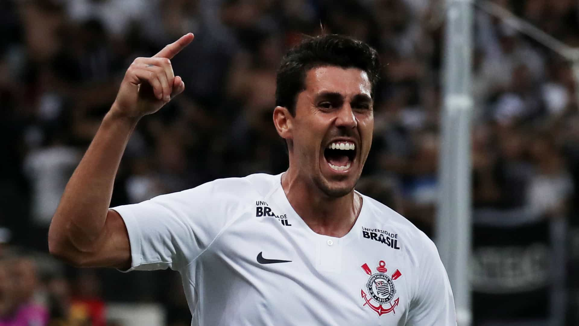 Avelar elogia Carlos Augusto no Corinthians: ‘Tenho que ficar atento’