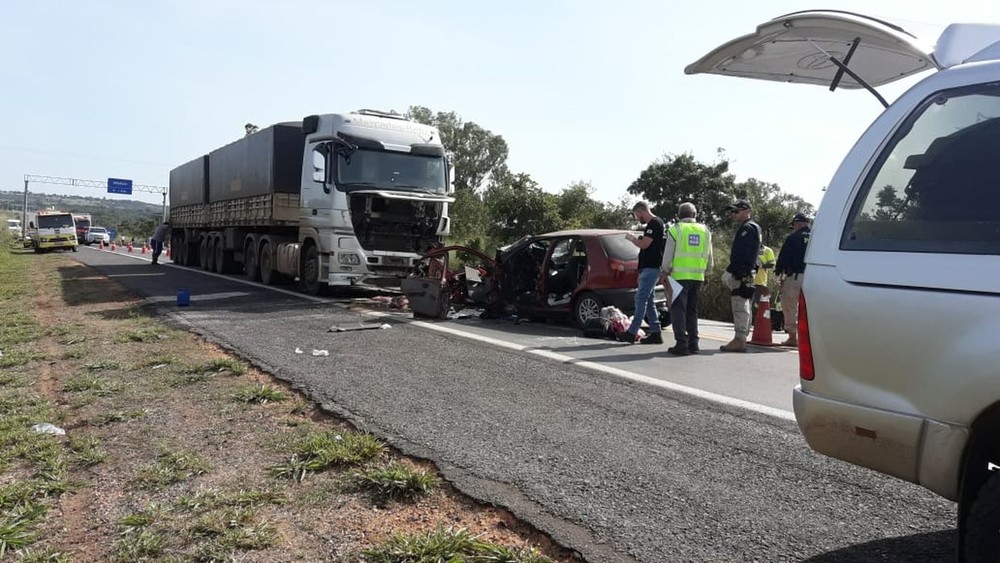 Família de cearenses morta em acidente em Minas Gerais é sepultada no interior do Ceará