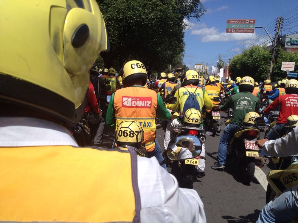 Mototaxistas criam grupos no WhatsApp para evitar assaltos e roubos de motos
