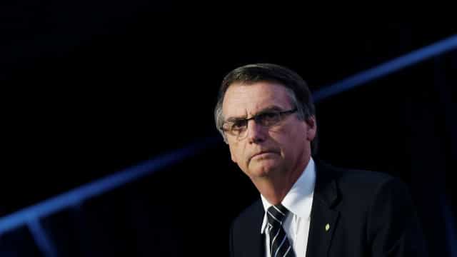 Bolsonaro veta isenção de cobrança de bagagem em voos domésticos