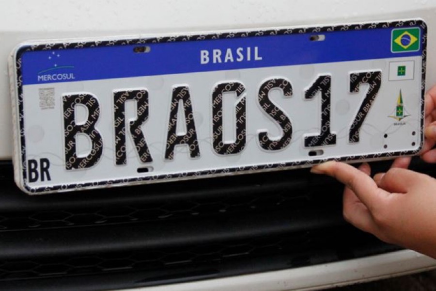 Novas placas do Mercosul serão obrigatórias apenas para carros novos e transferidos de municípios