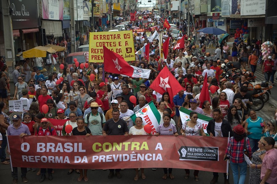Manifestações contra a reforma da previdência acontece em Juazeiro do Norte nessa sexta e em Barro manifestantes ateiam fogo em pneus