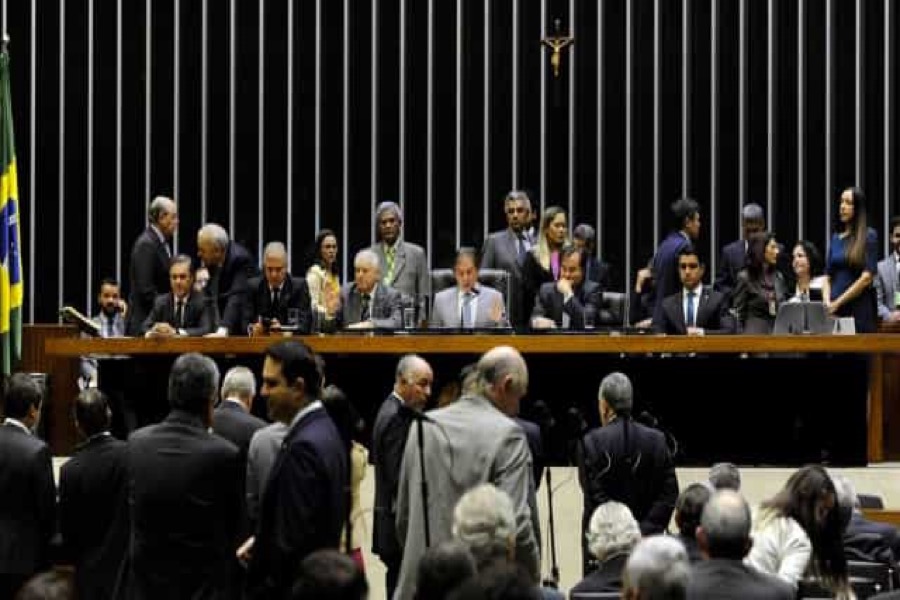 Decisão da CCJ do Senado sobre armas causa reações distintas
