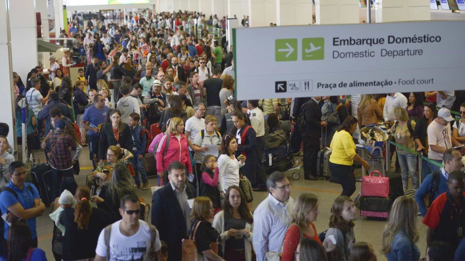 Iata pede que Bolsonaro vete despacho gratuito de bagagens