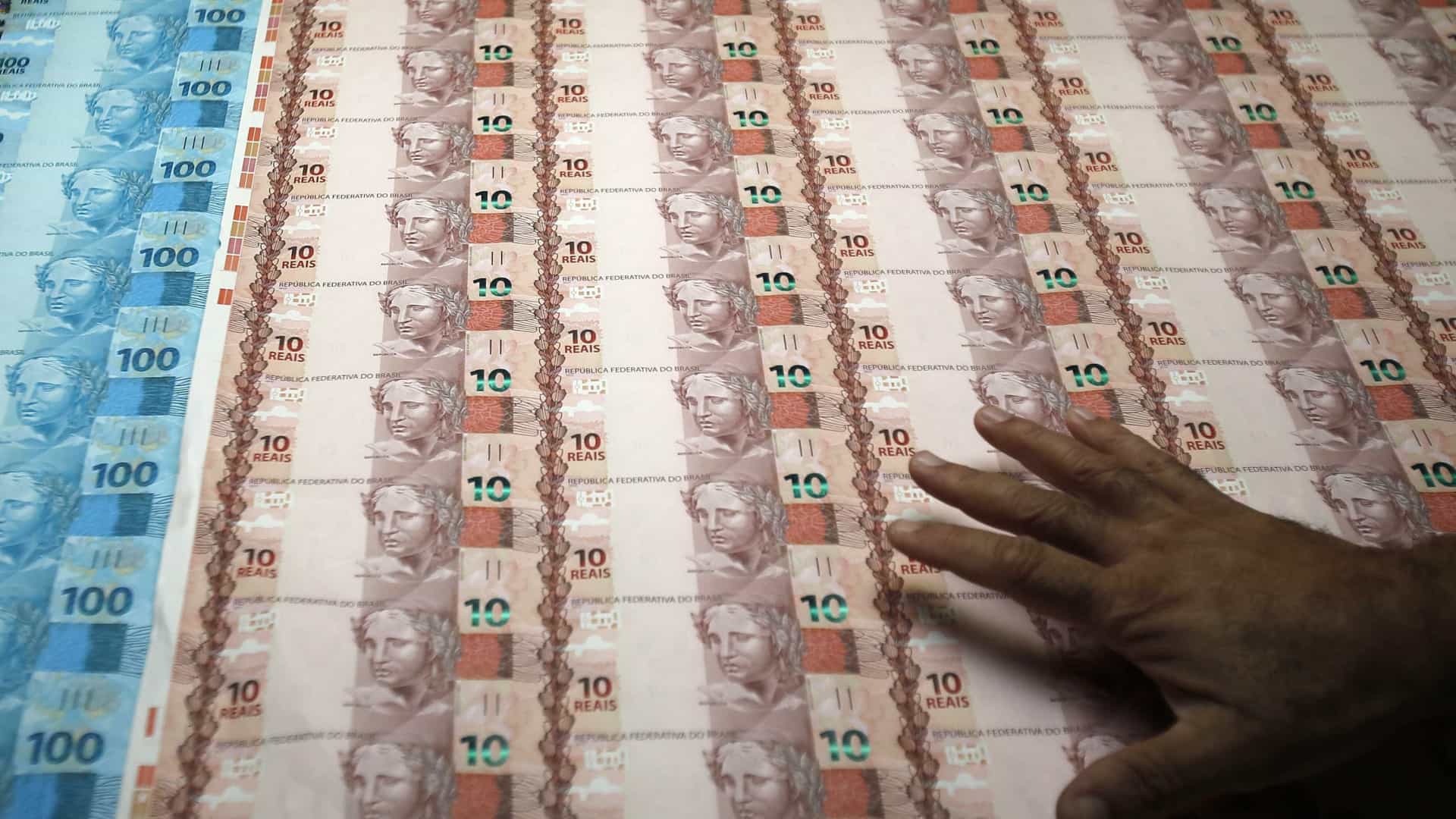 Brasileiros esperam inflação de 5,4% nos próximos 12 meses, diz FGV
