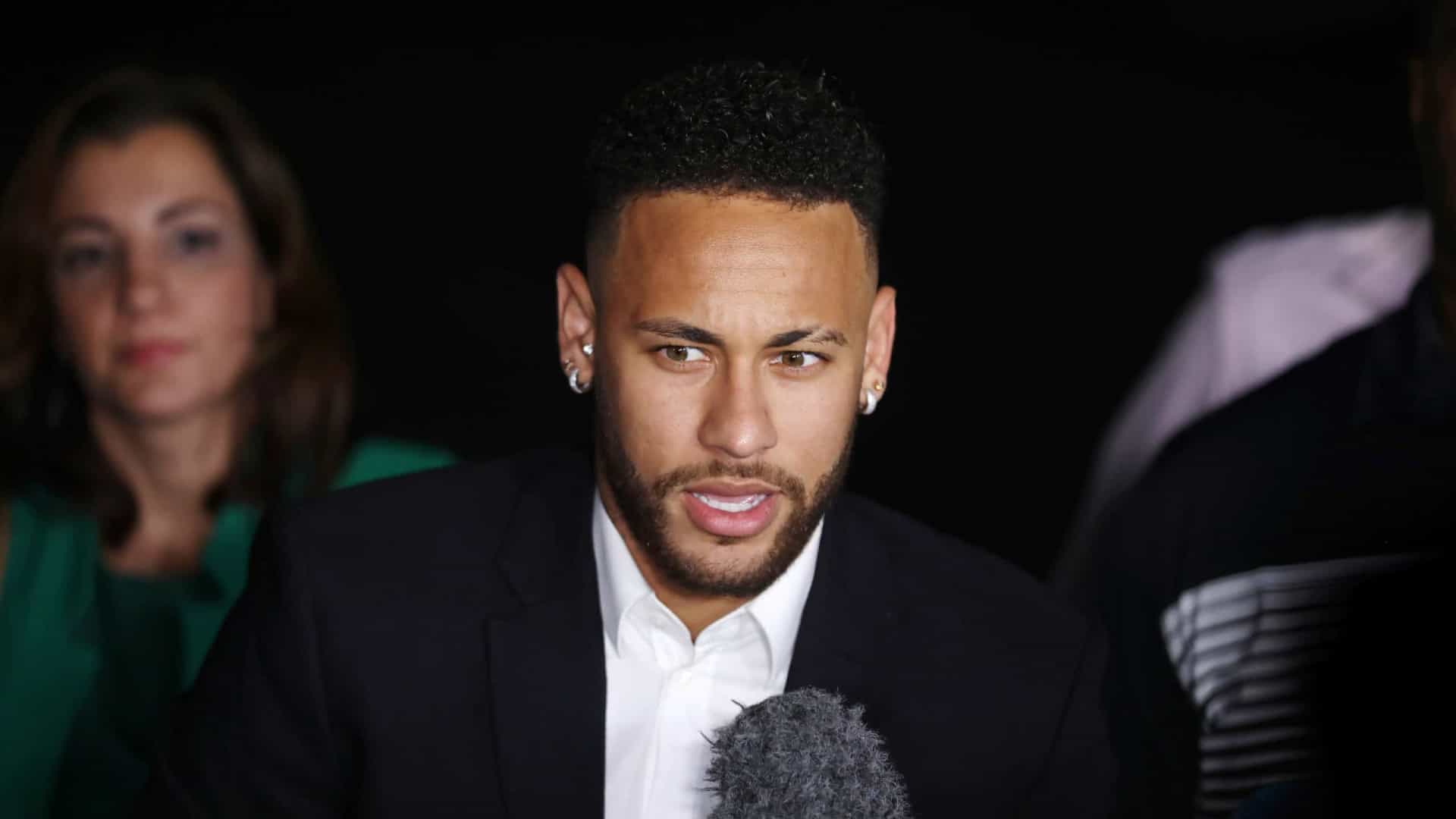 Polícia ouve depoimento final no inquérito de acusação contra Neymar