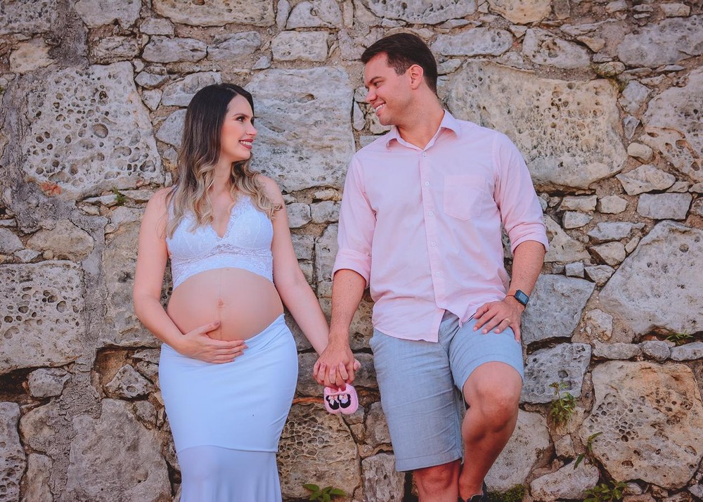 Casal celebra nascimento da filha após nove anos do primeiro beijo no São João de Campina Grande