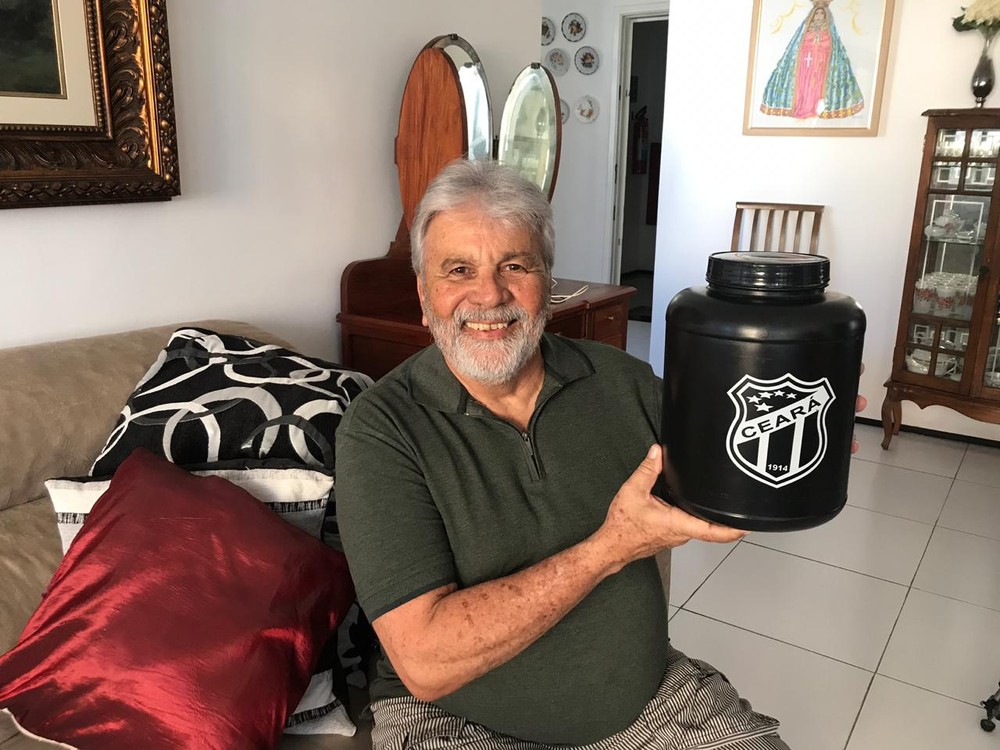 Cearense para de fumar e dinheiro poupado é usado em 4 viagens e novo carro