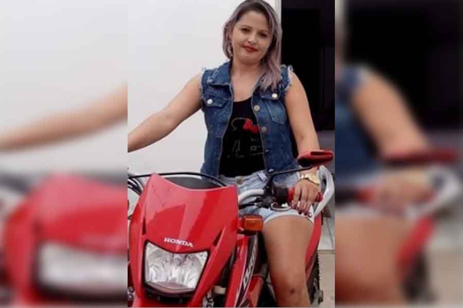 Mulher de 33 anos colide motocicleta em carreta e morre parcialmente esmagada pelo veículo em Campos Sales-CE