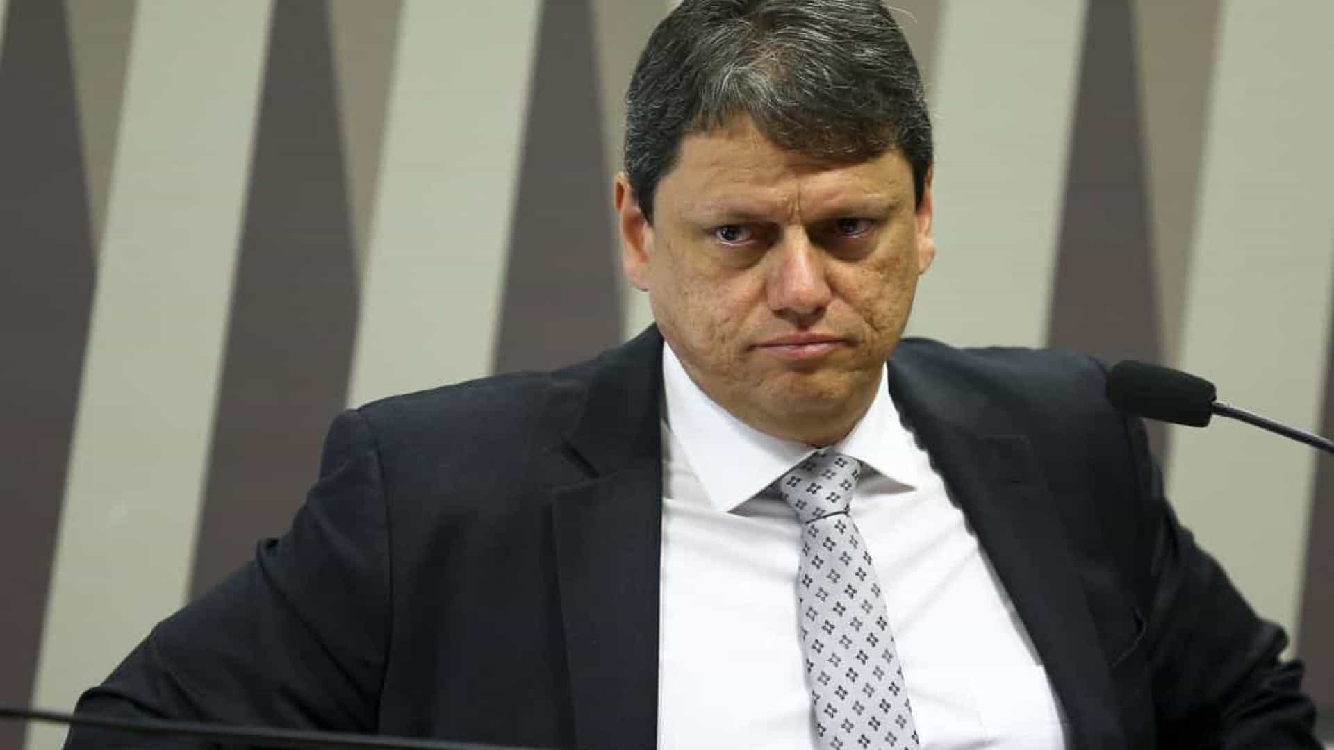 Ministro diz que há aéreas low cost interessadas em entrar no País