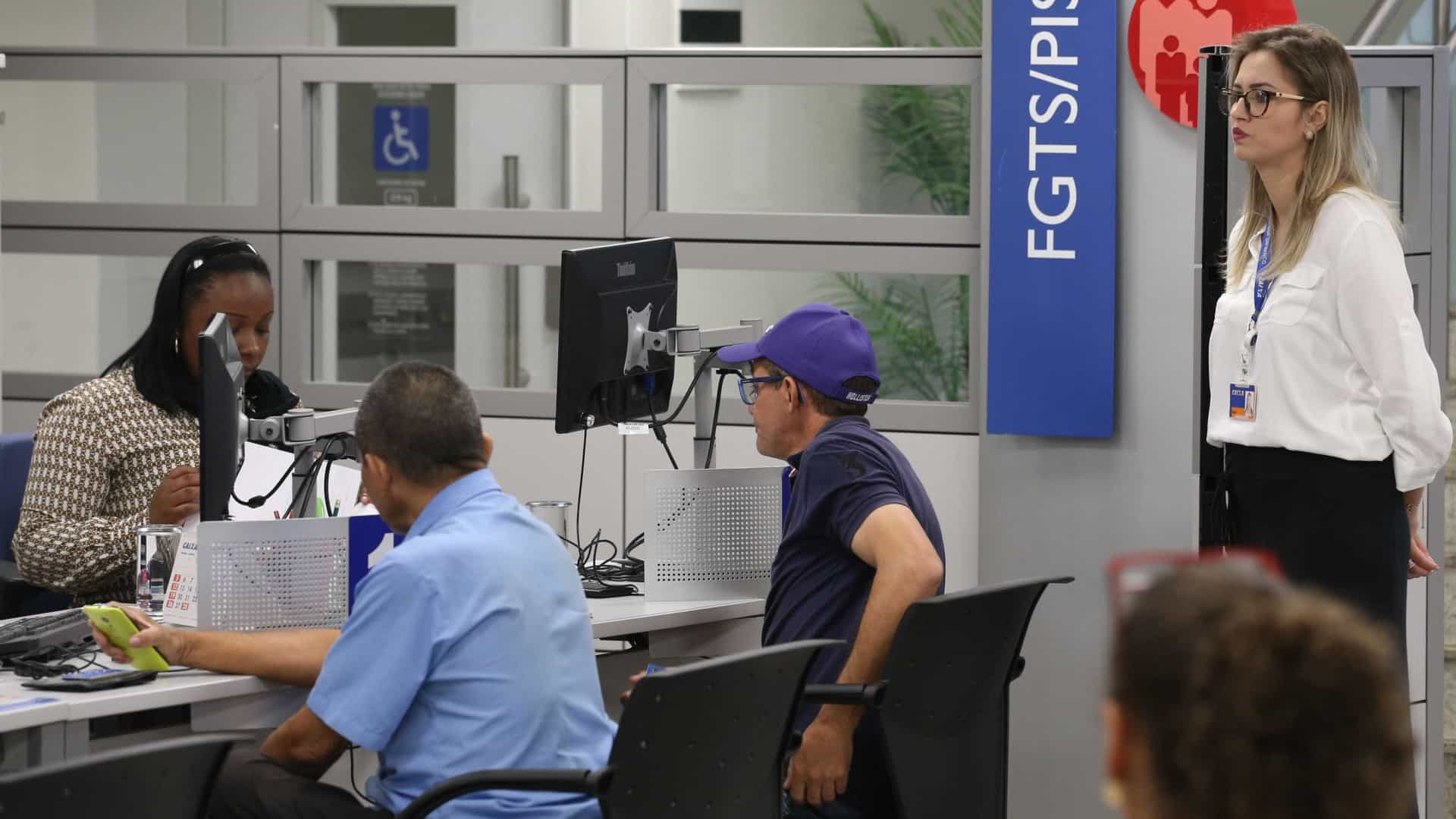 Saques do FGTS devem injetar R$ 30 bi na economia