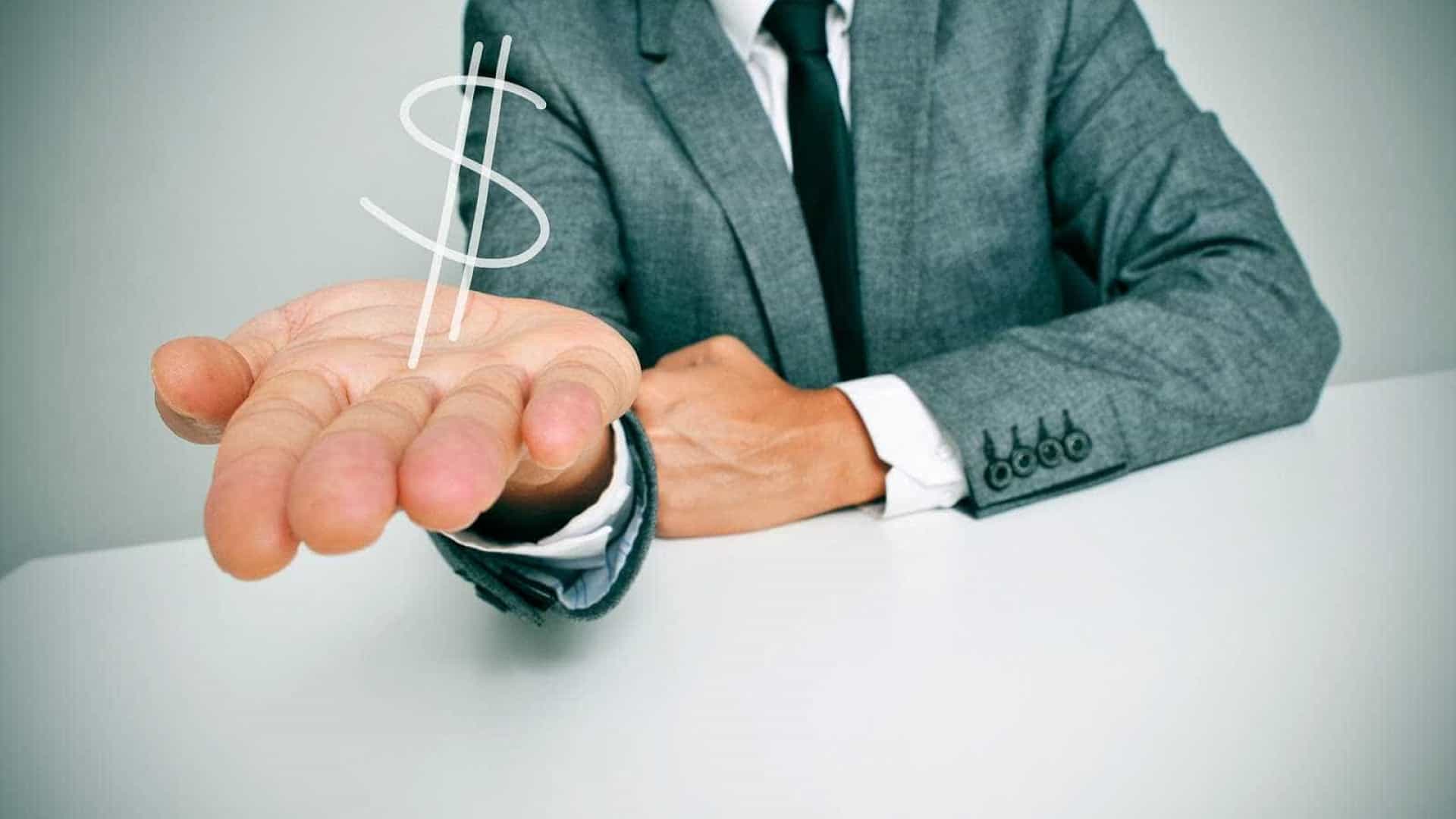 Brasileiro não sabe quanto paga de tarifas bancárias