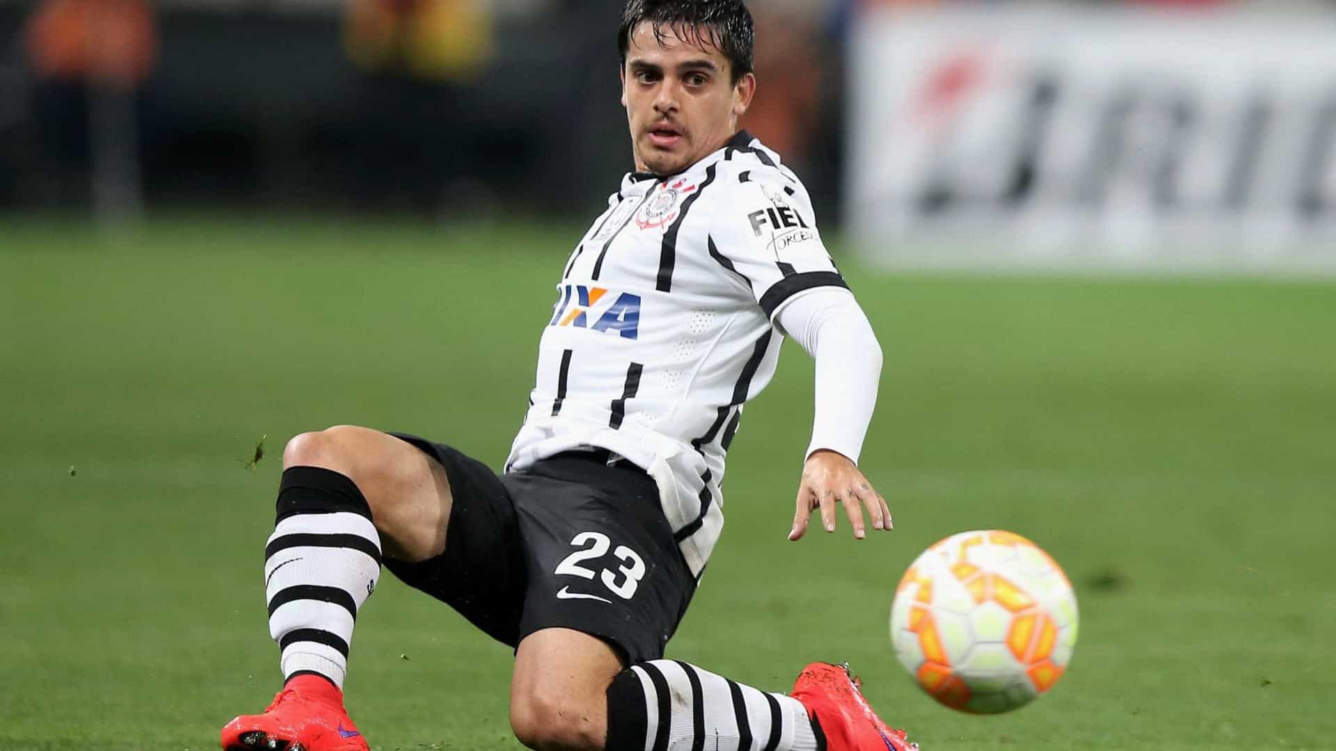 Fagner se mostra como solução para o ataque do Corinthians
