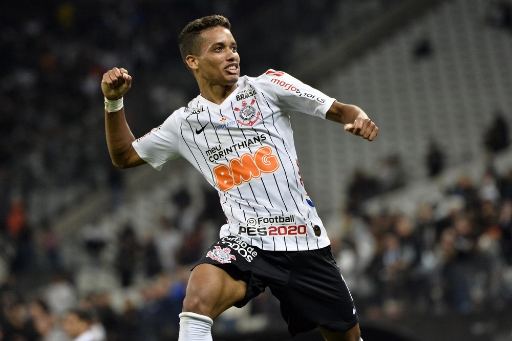 Corinthians rechaça consultas da Europa por Pedrinho e projeta venda acima de R$ 100 milhões