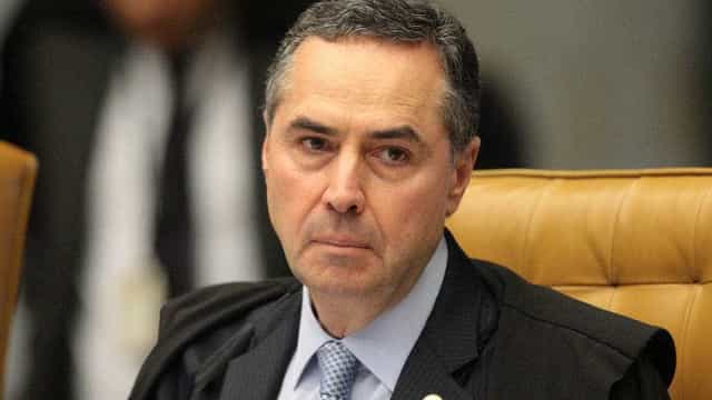 Barroso arquiva processo movido por presidente da OAB contra Bolsonaro