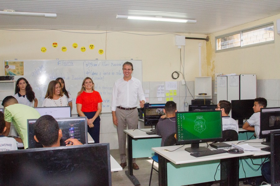 Governador sanciona lei que beneficia professores com o Piso Nacional do Magistério