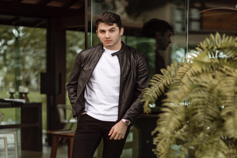 Jonas Esticado divulga teaser do clipe “Vem Me Amar”