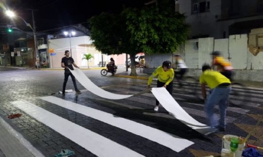 Sinalização no trânsito de Juazeiro do Norte passa a contar com faixas de pedestre em laminado elastoplástico