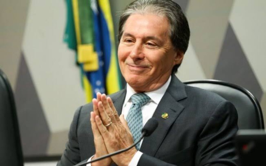Eunício Oliveira é absolvido pelo TRE numa ação de abuso do poder político e econômico