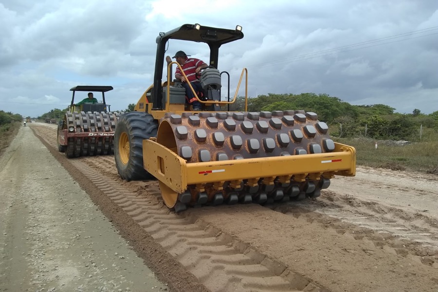 Cinco trechos de CEs do Litoral Oeste estão recebendo obras de recuperação