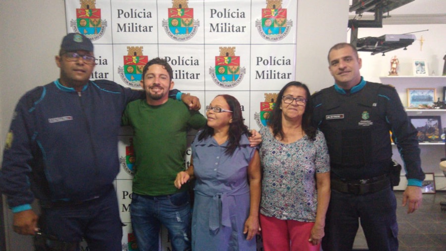 Policiais Militares do 2° BPM se mobilizam e ajudam mãe a reencontrar filho que não via há aproximadamente 30 anos