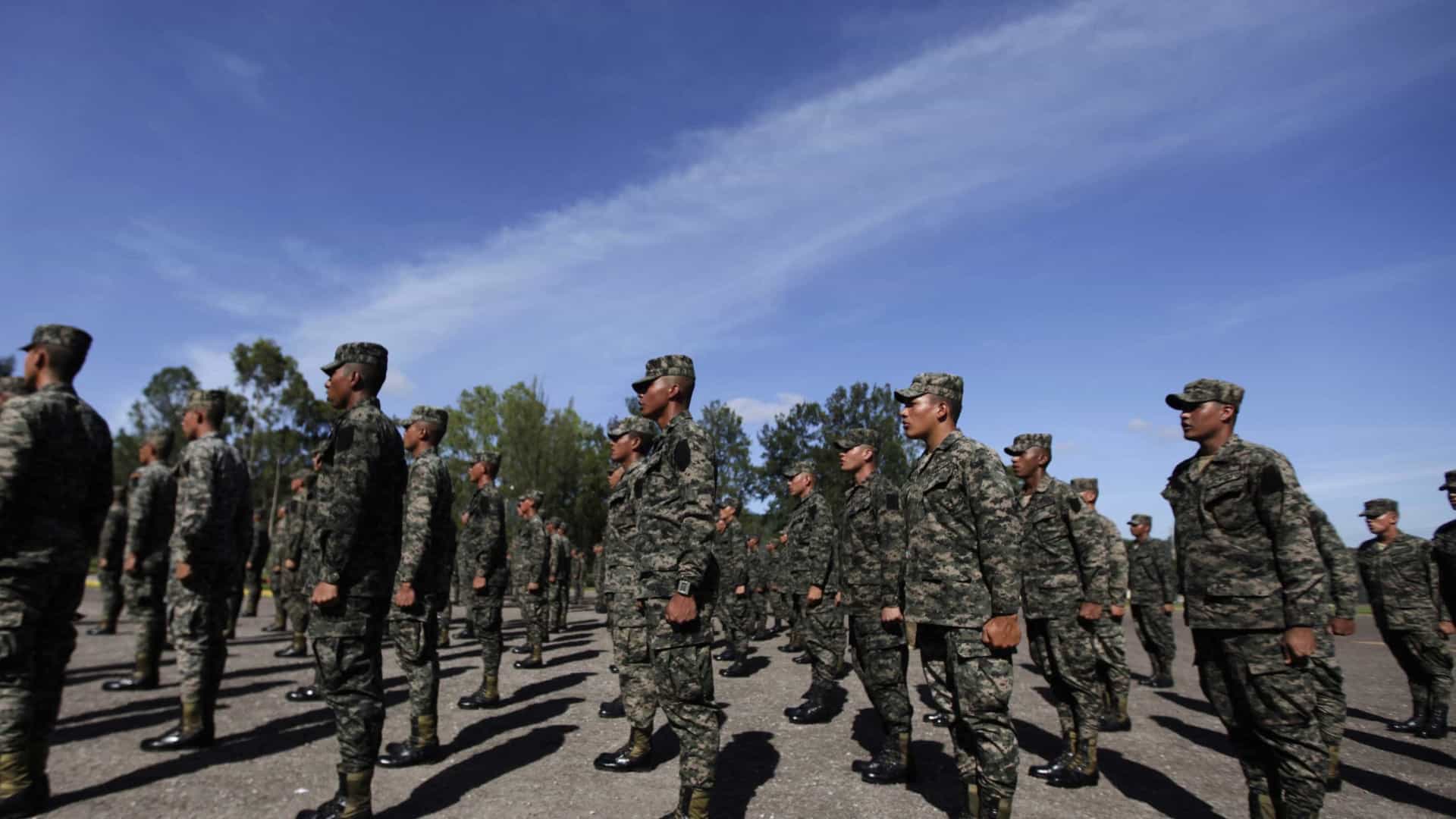 Ação dos militares começa com 400 homens