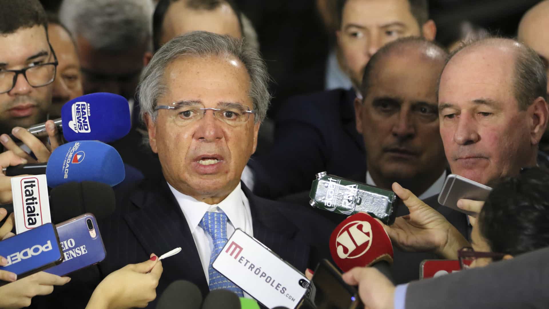 “Tenham um pouco de paciência”, diz Guedes sobre economia