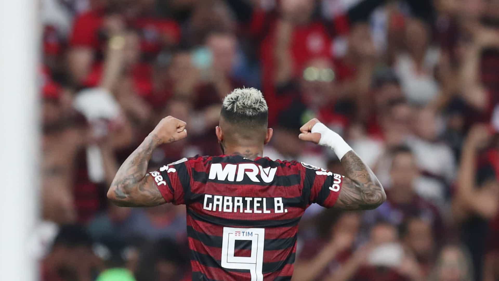 Gabriel conquista protagonismo no Flamengo e ganha elogios