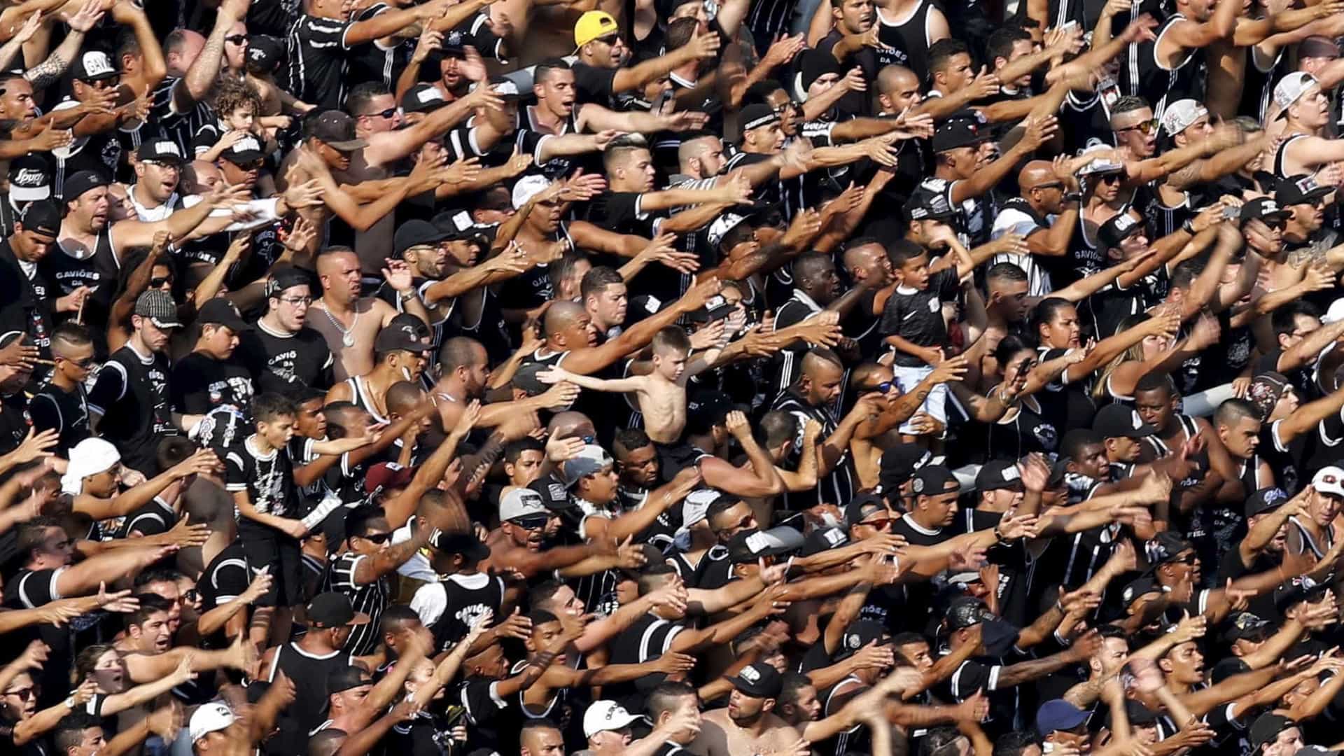 Corinthians perdoa dívida de 111 mil sócios para fortalecer patrocínio