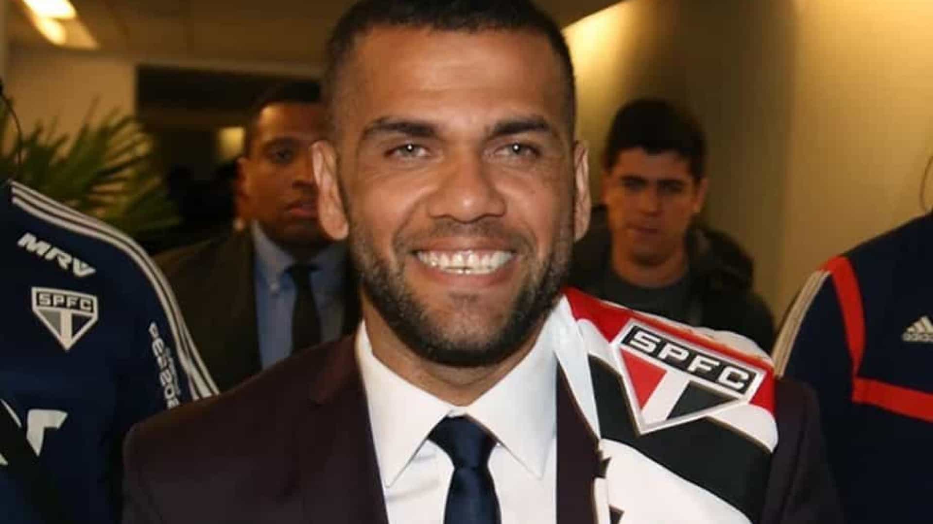 Dani Alves quer apoiar Juanfran e diz que espanhol vai ‘agregar muito’