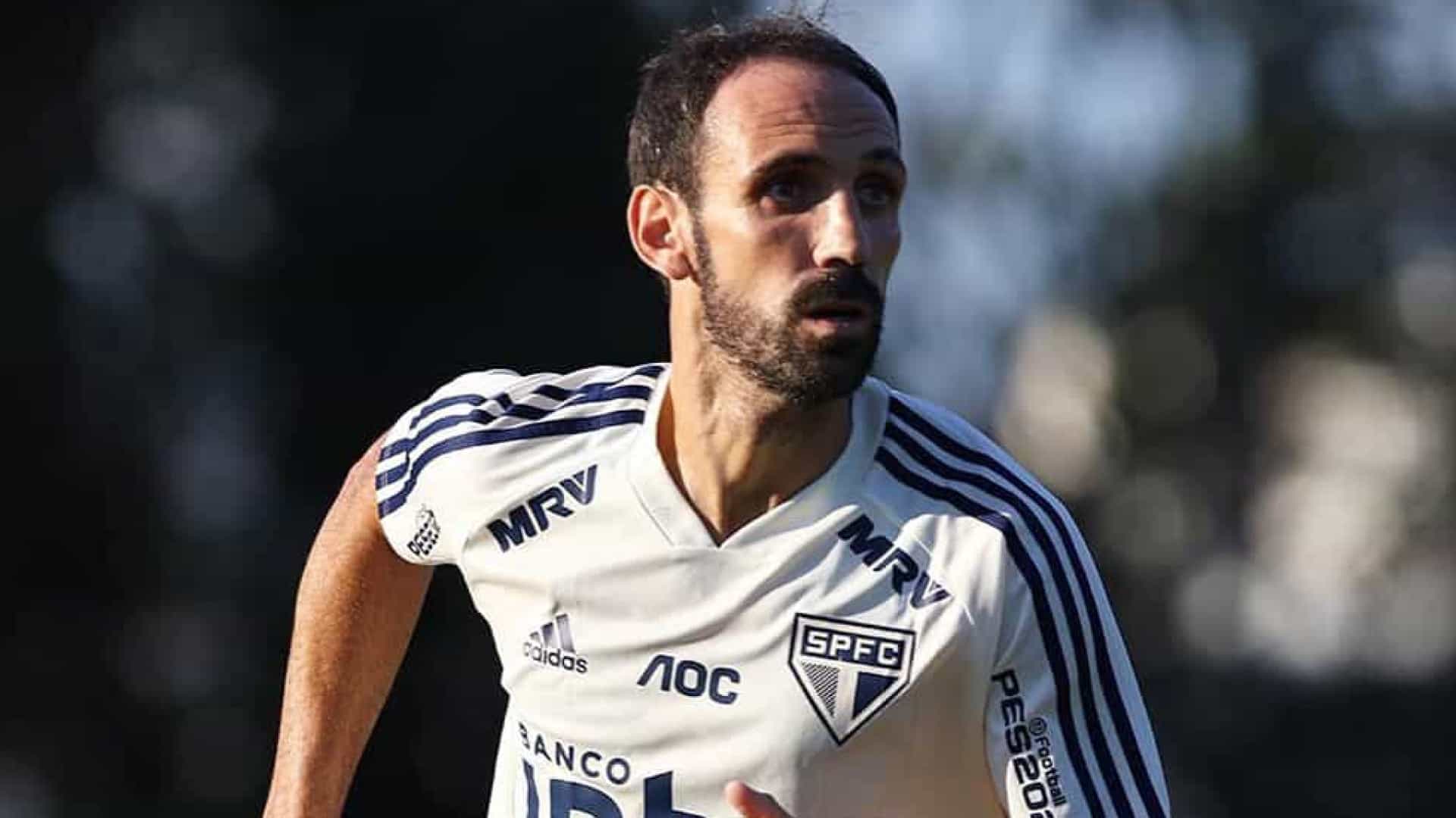 São Paulo confia em regularização para Juanfran atuar no domingo