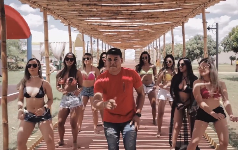 ”Véi da pisadinha” bomba no YouTube com o clipe do “Solinho Agressivo”