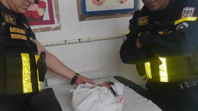 Policiais ajudam a salvar bebê prematuro em parto de emergência