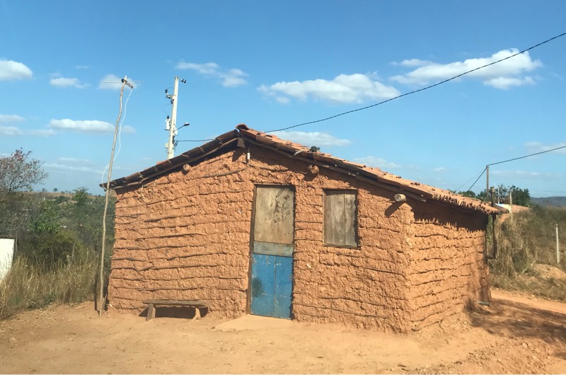 Projeto troca casas de taipa por alvenaria em Barbalha