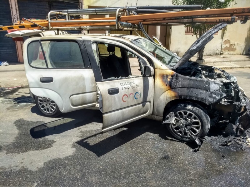 Dois ônibus e um carro de serviço da Enel incendiados em ataque de facção nesta segunda