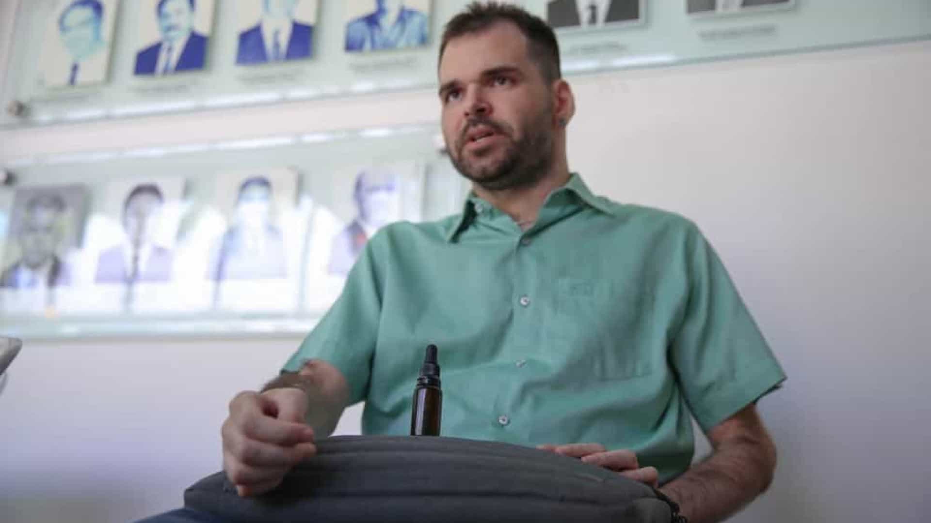 Brasileiro autorizado a cultivar cannabis acredita em uso medicinal
