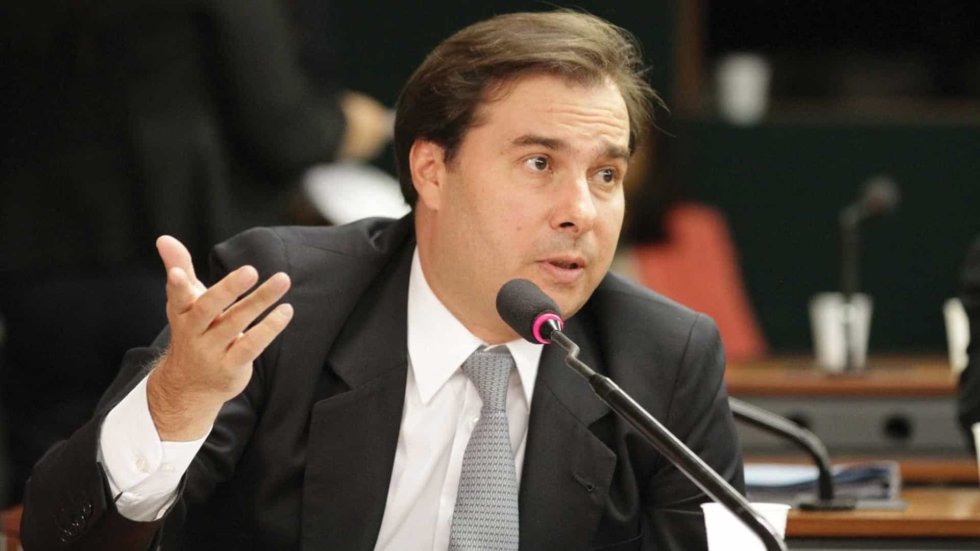 Maia se reúne novamente com ministros para tratar sobre Eletrobras