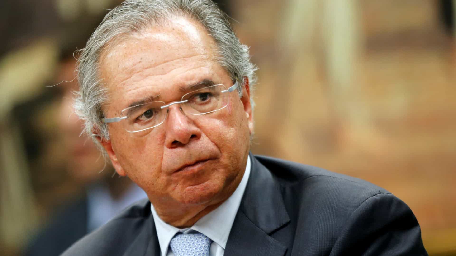 Guedes perde exclusividade como conselheiro de Bolsonaro