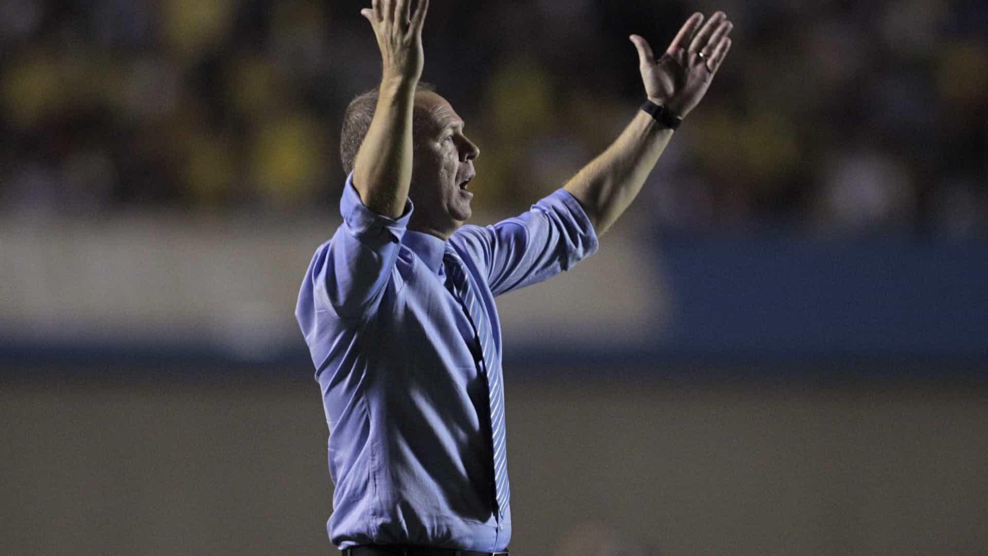 Palmeiras goleia o CSA por 6 a 2 e segue na cola do líder Flamengo